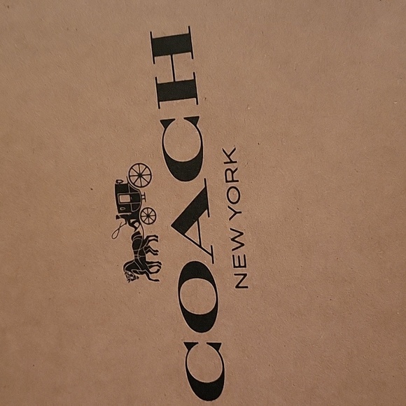 Coach Box - Picture 2 of 7